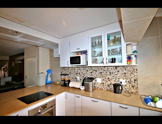 2 BEDROOM TOWNHOUSE FOR SALE IN EDLEEN